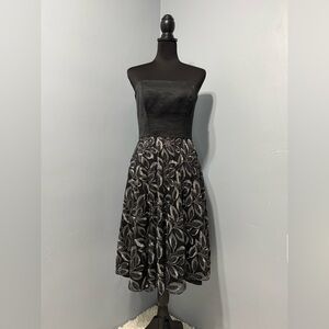 BADGLEY MISCHKA Metallic Floral Embroidered Dress Black and‎ Silver Women’s 2